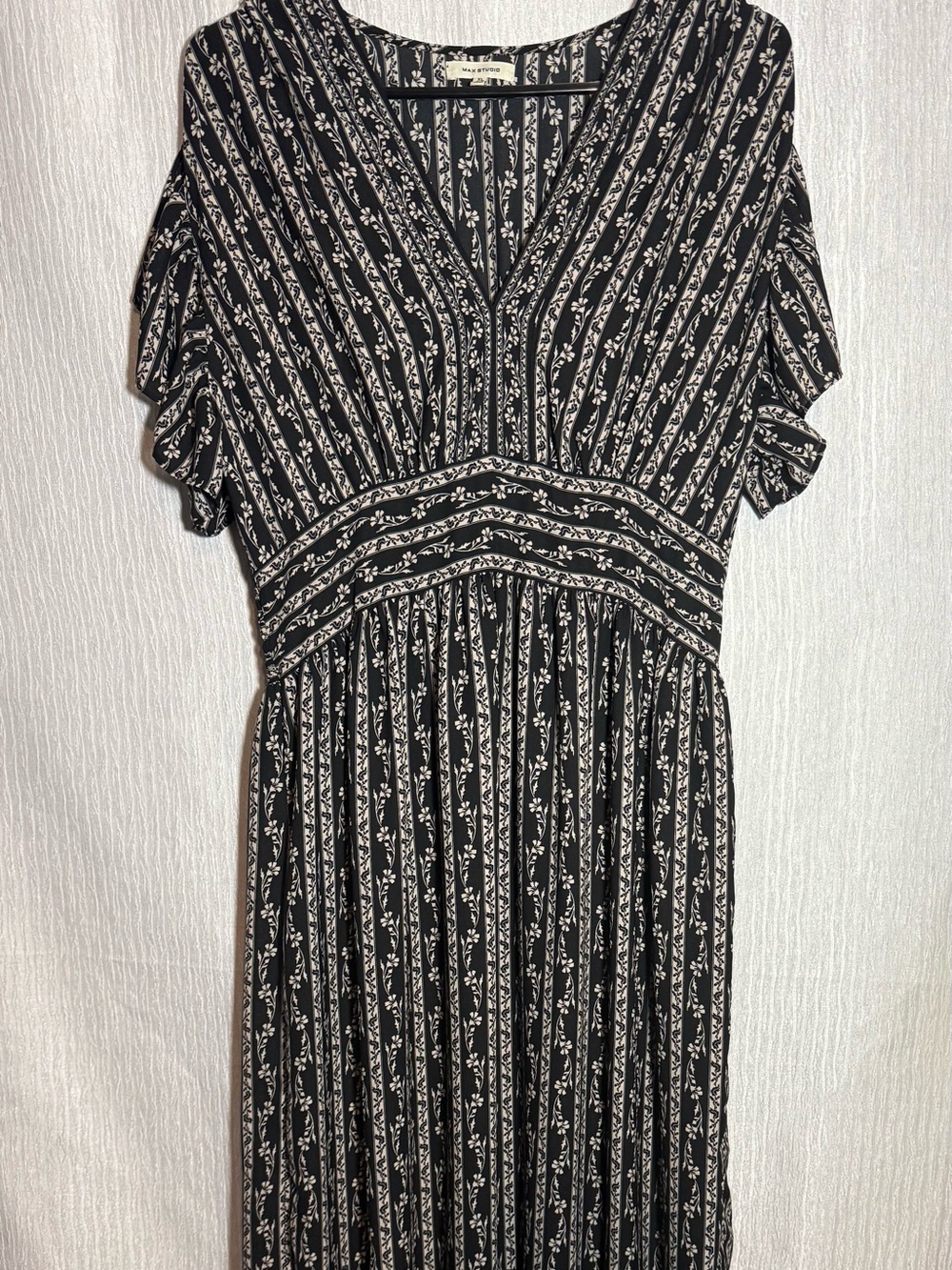 Max Studio Black and White Floral V-Neck Maxi Dress